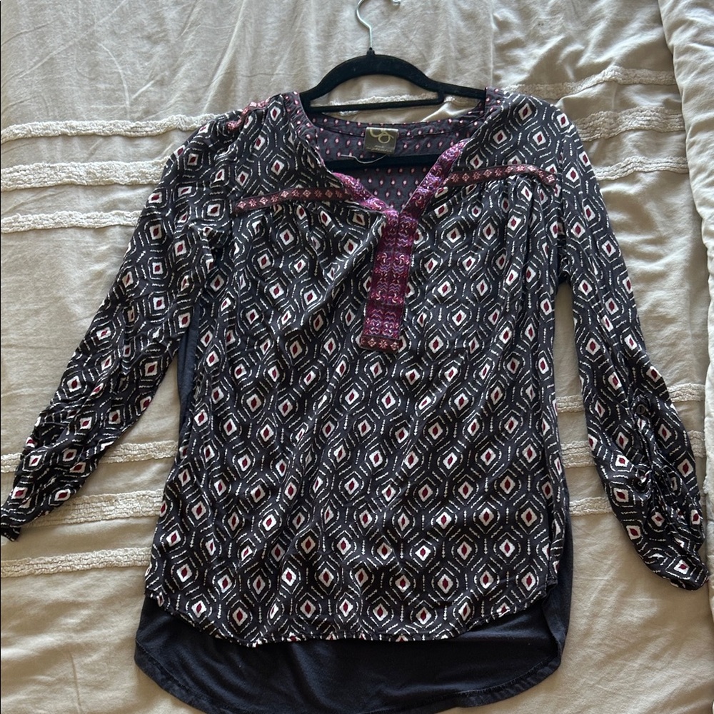 Olivaceous Black and Pink Geometric Blouse